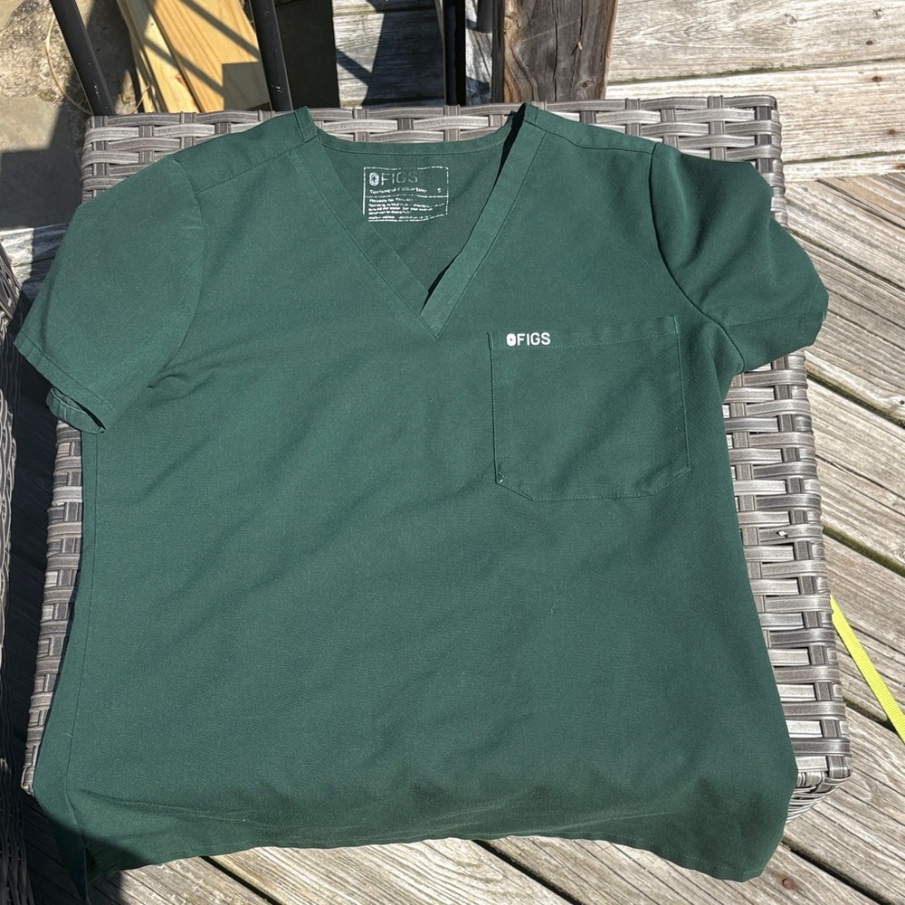 FIGS V-Neck Scrub Top in British Racing Green